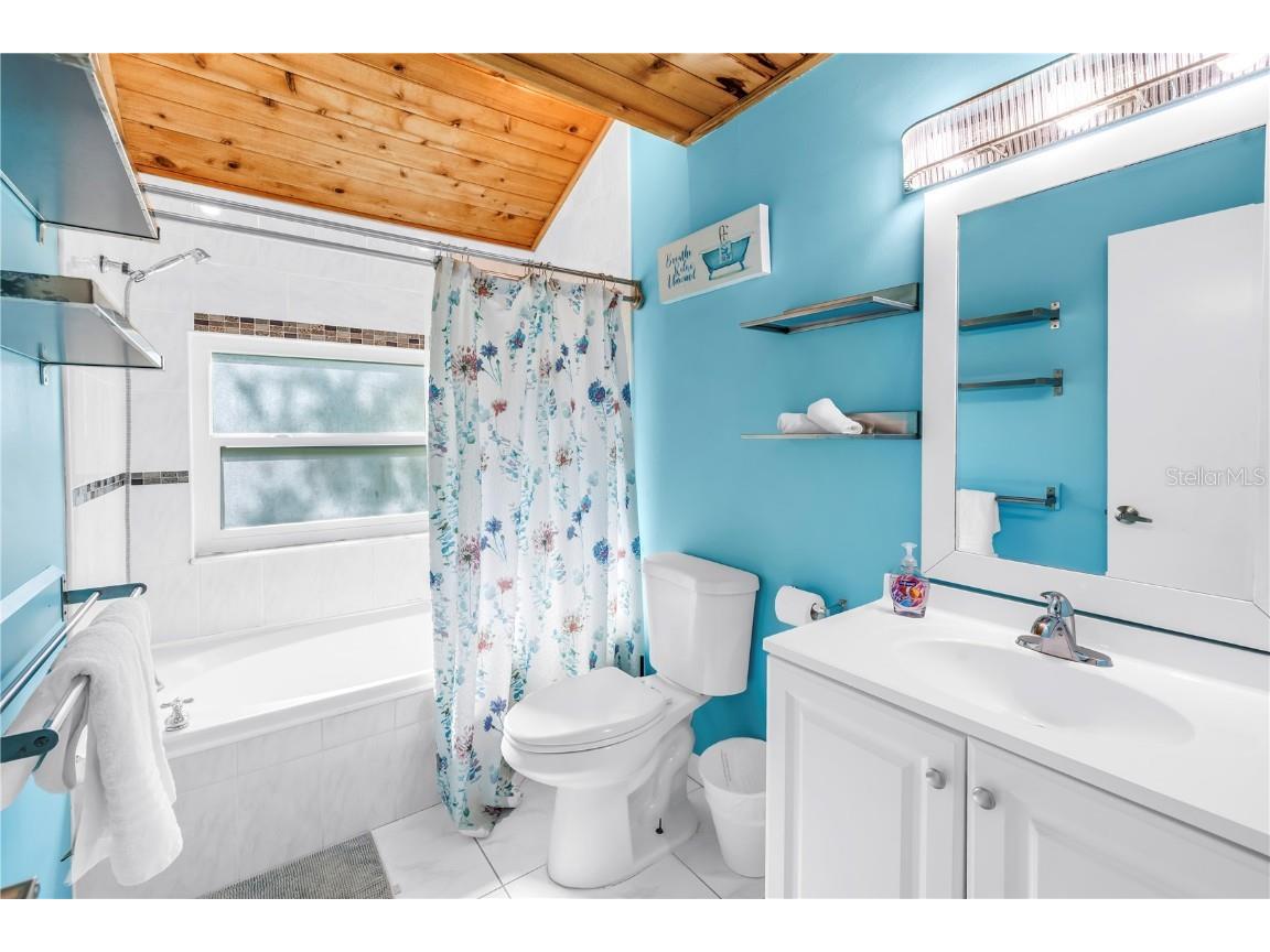 156 Siesta Drive Sarasota FL 34242 A4661717 image39