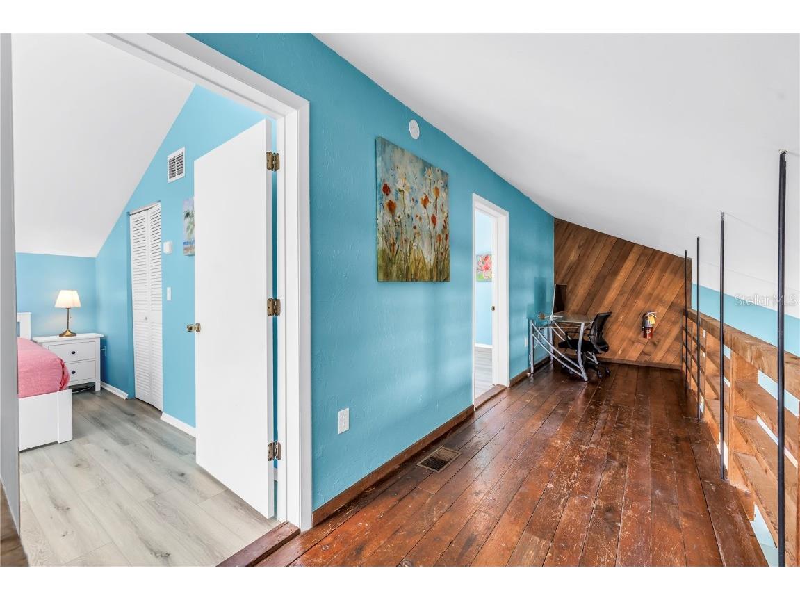 156 Siesta Drive Sarasota FL 34242 A4661717 image40