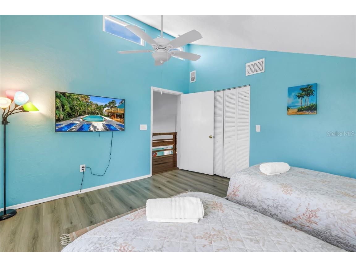 156 Siesta Drive Sarasota FL 34242 A4661717 image43