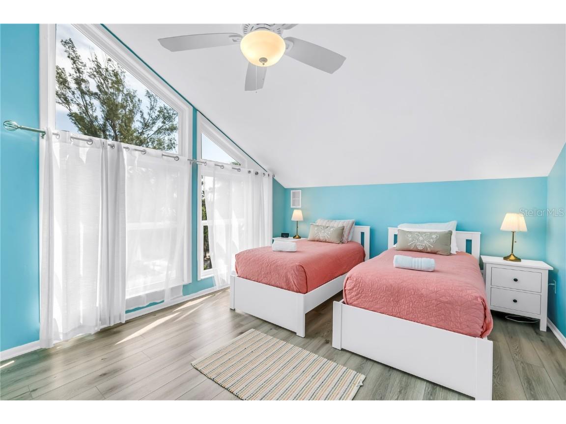 156 Siesta Drive Sarasota FL 34242 A4661717 image44