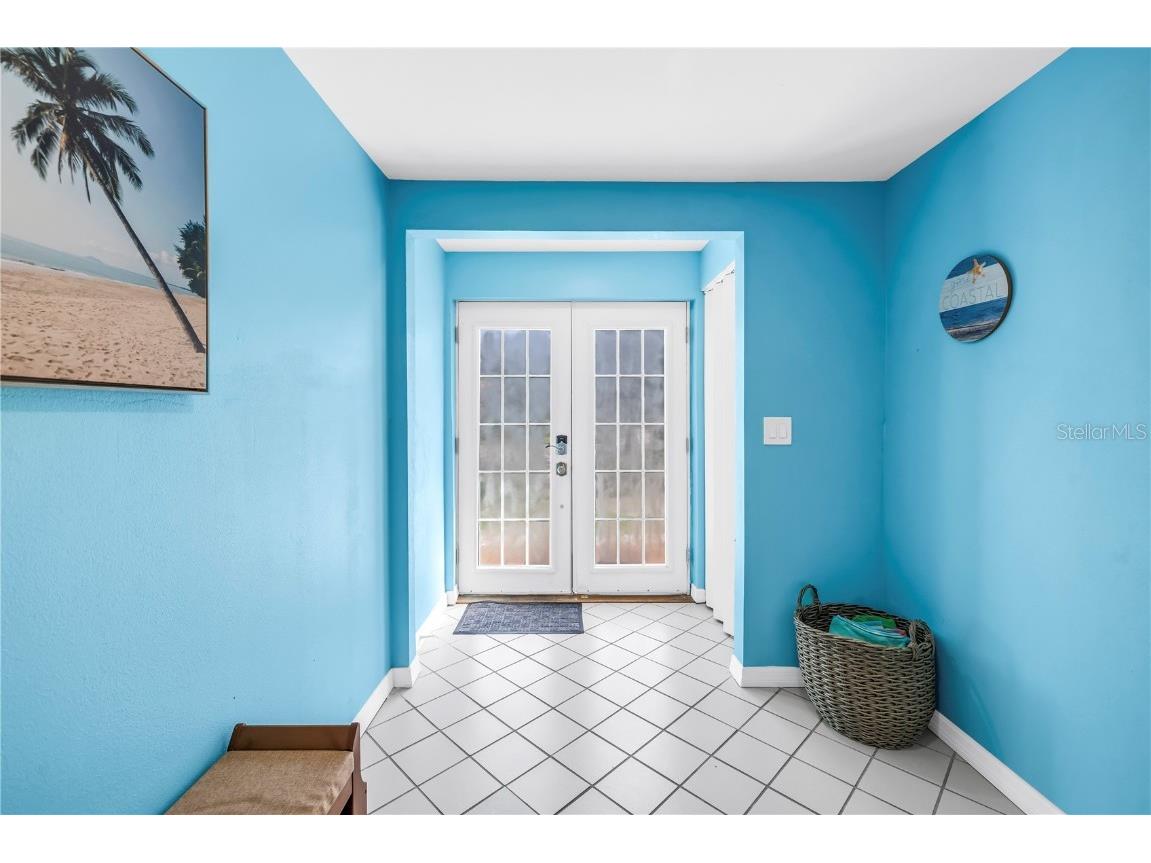 156 Siesta Drive Sarasota FL 34242 A4661717 image5