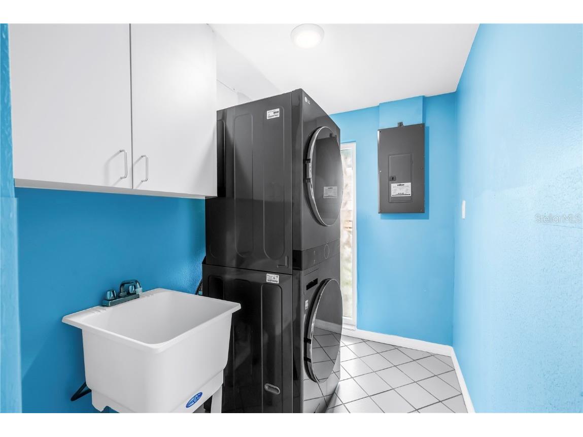 156 Siesta Drive Sarasota FL 34242 A4661717 image9