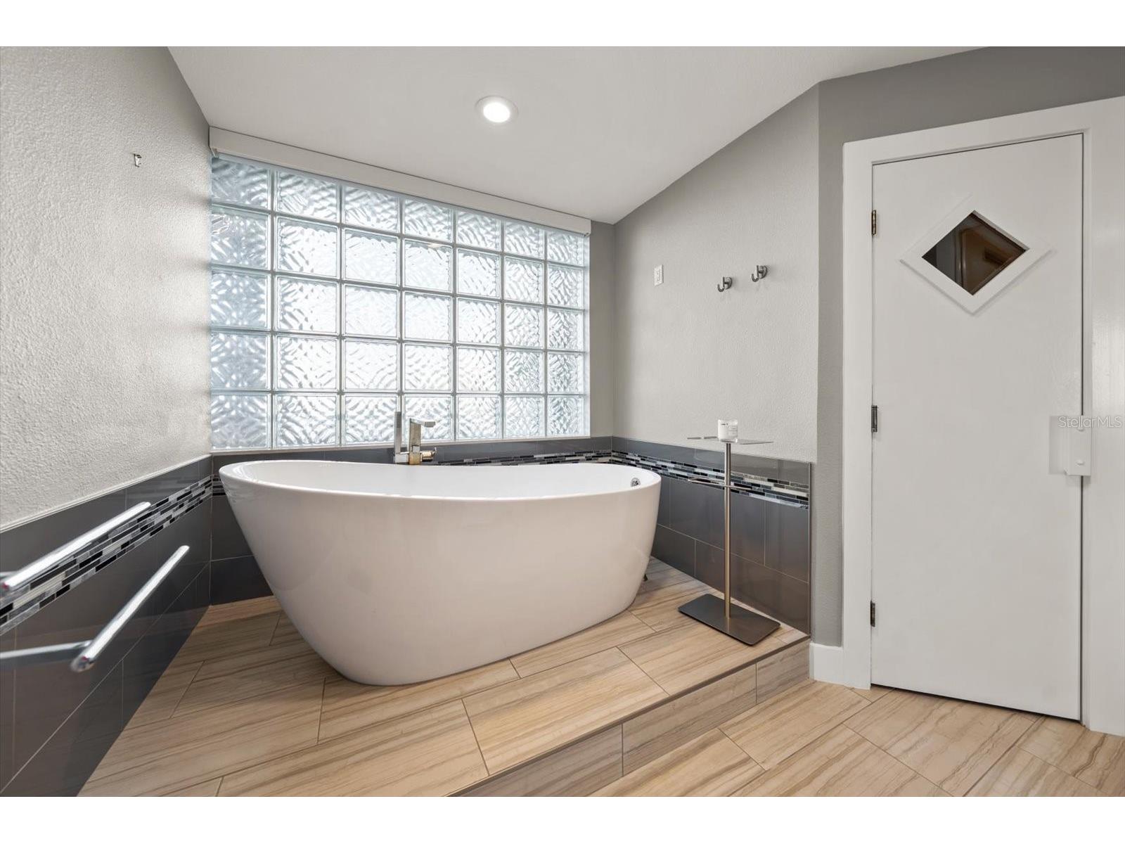 1560 Gulf Boulevard #304 Clearwater FL 33767 TB8497923 image16