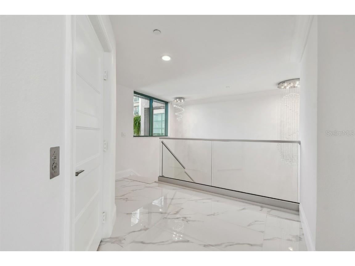 1560 Gulf Boulevard #306 Clearwater Beach FL 33767 - GULF OF MEXICO TB8417595 image12