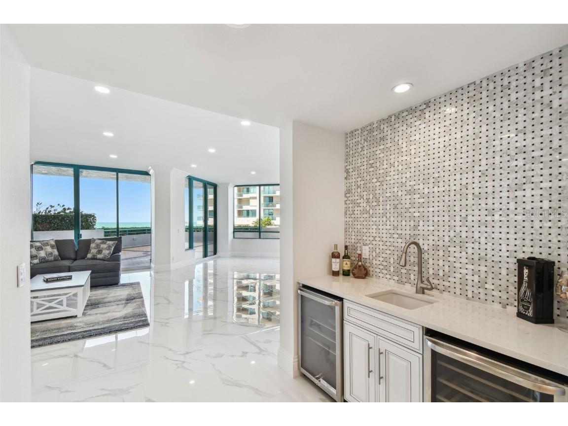 1560 Gulf Boulevard #306 Clearwater Beach FL 33767 - GULF OF MEXICO TB8417595 image3