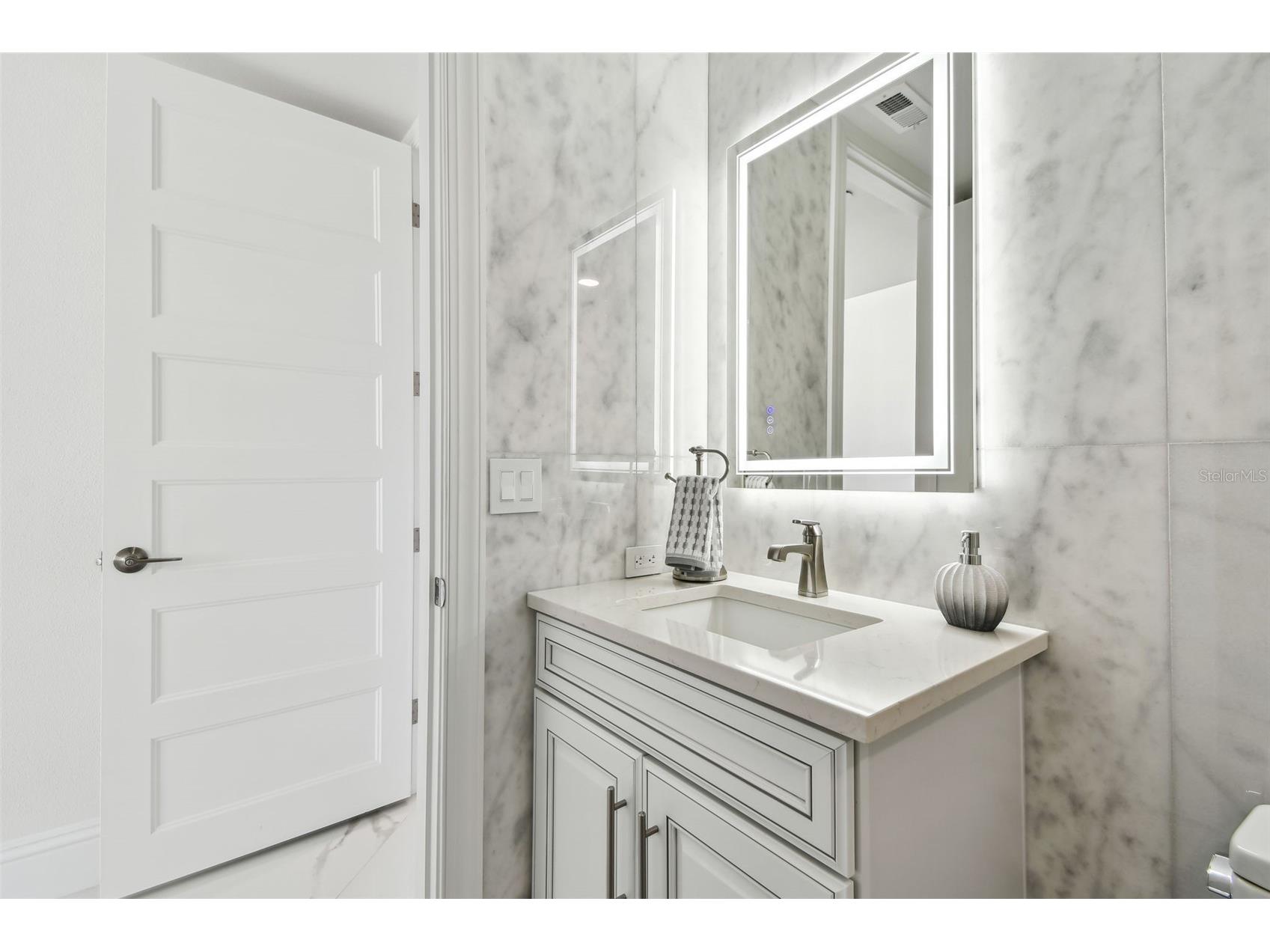 1560 Gulf Boulevard #306 Clearwater Beach FL 33767 - GULF OF MEXICO TB8473031 image64