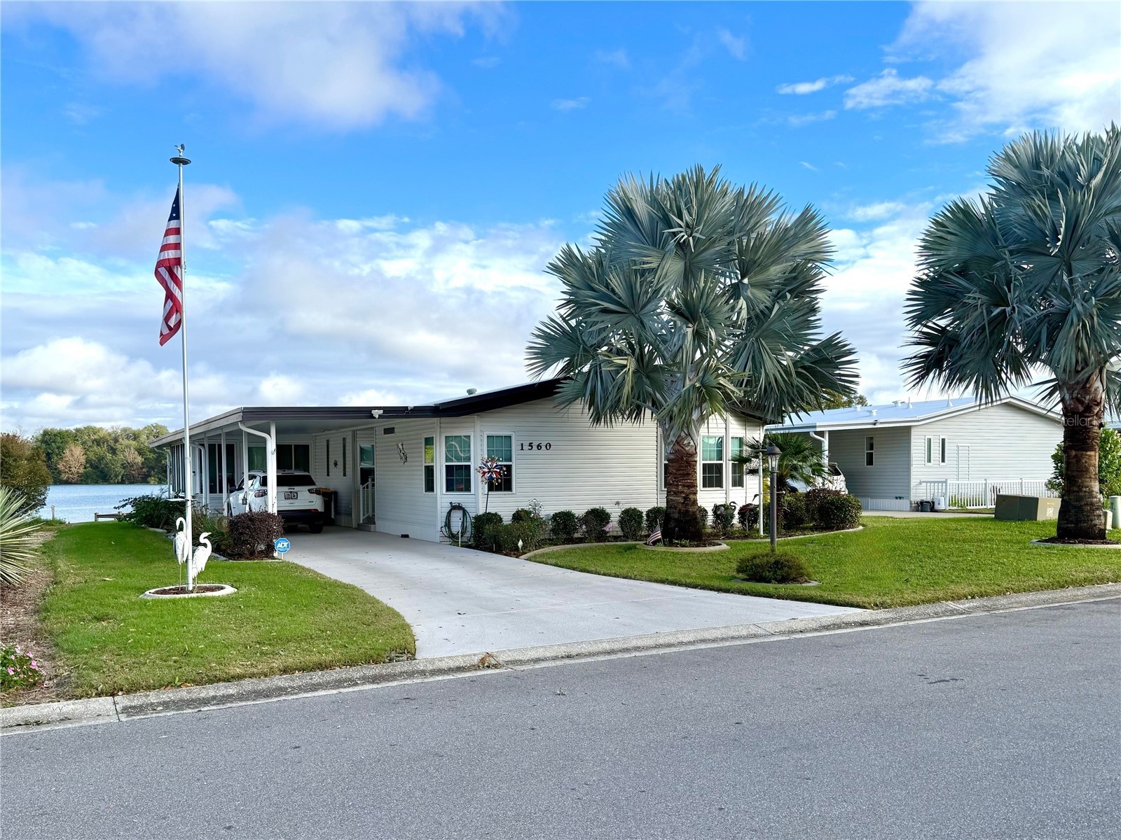 1560 Skyline Drive Tavares FL 32778 - LAKE FRANCIS O6374050 image1