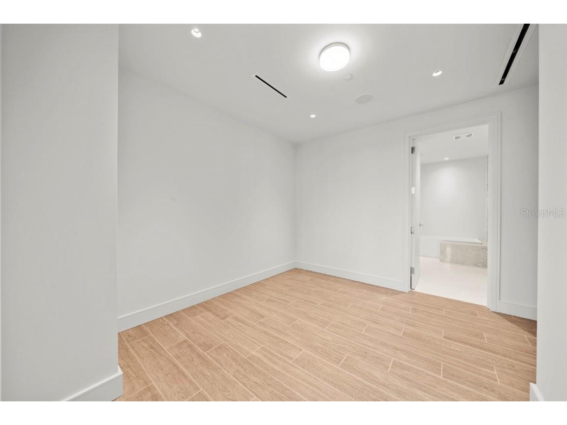 1561 Gulf Of Mexico Drive #403 Longboat Key FL 34228 - GULF OF MEXICO SARASOTA BAY A4627926 image17