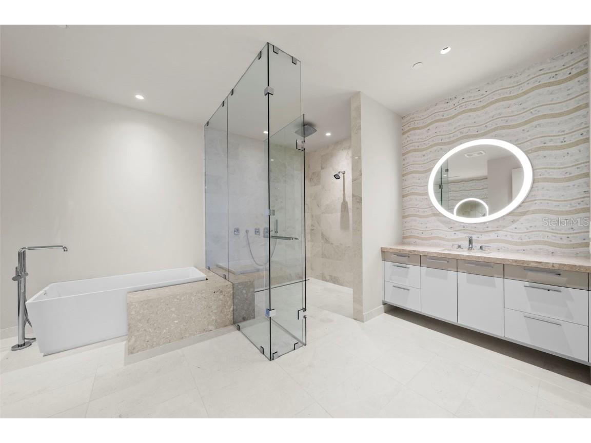 1561 Gulf Of Mexico Drive #403 Longboat Key FL 34228 - GULF OF MEXICO SARASOTA BAY A4627926 image18