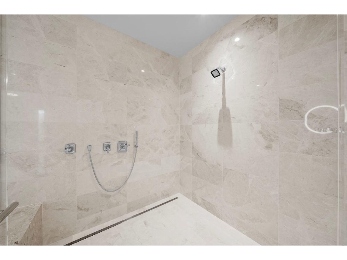 1561 Gulf Of Mexico Drive #403 Longboat Key FL 34228 - GULF OF MEXICO SARASOTA BAY A4627926 image19