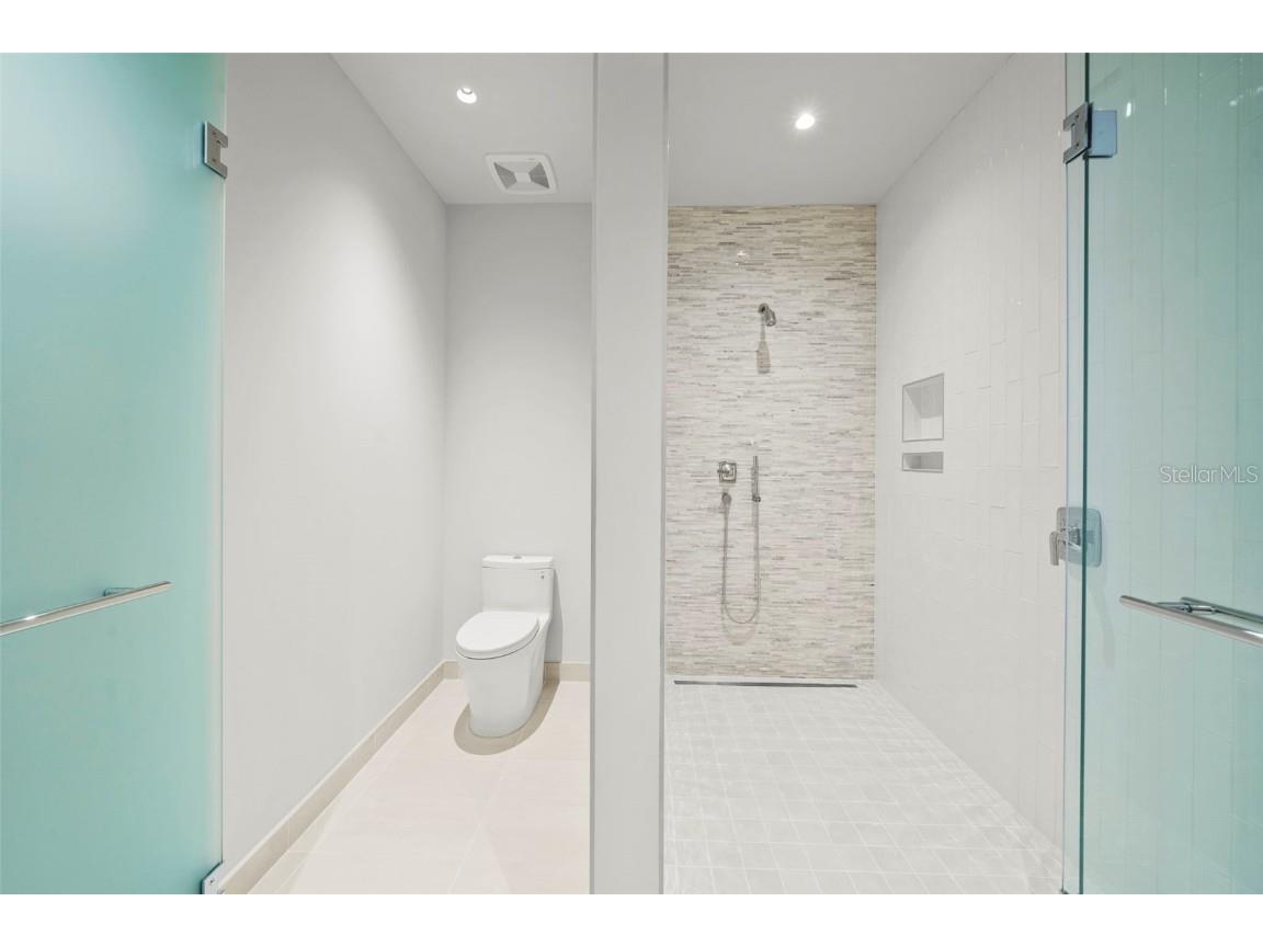 1561 Gulf Of Mexico Drive #403 Longboat Key FL 34228 - GULF OF MEXICO SARASOTA BAY A4627926 image26