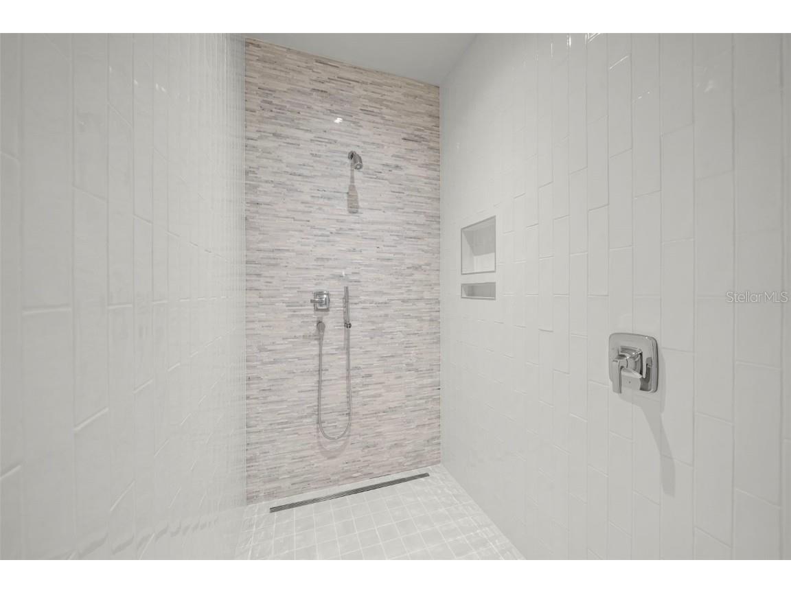 1561 Gulf Of Mexico Drive #403 Longboat Key FL 34228 - GULF OF MEXICO SARASOTA BAY A4627926 image27