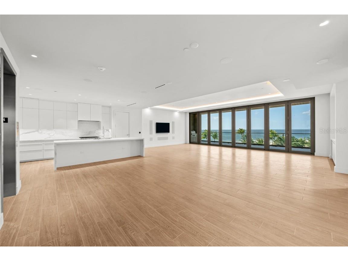 1561 Gulf Of Mexico Drive #403 Longboat Key FL 34228 - GULF OF MEXICO SARASOTA BAY A4627926 image3