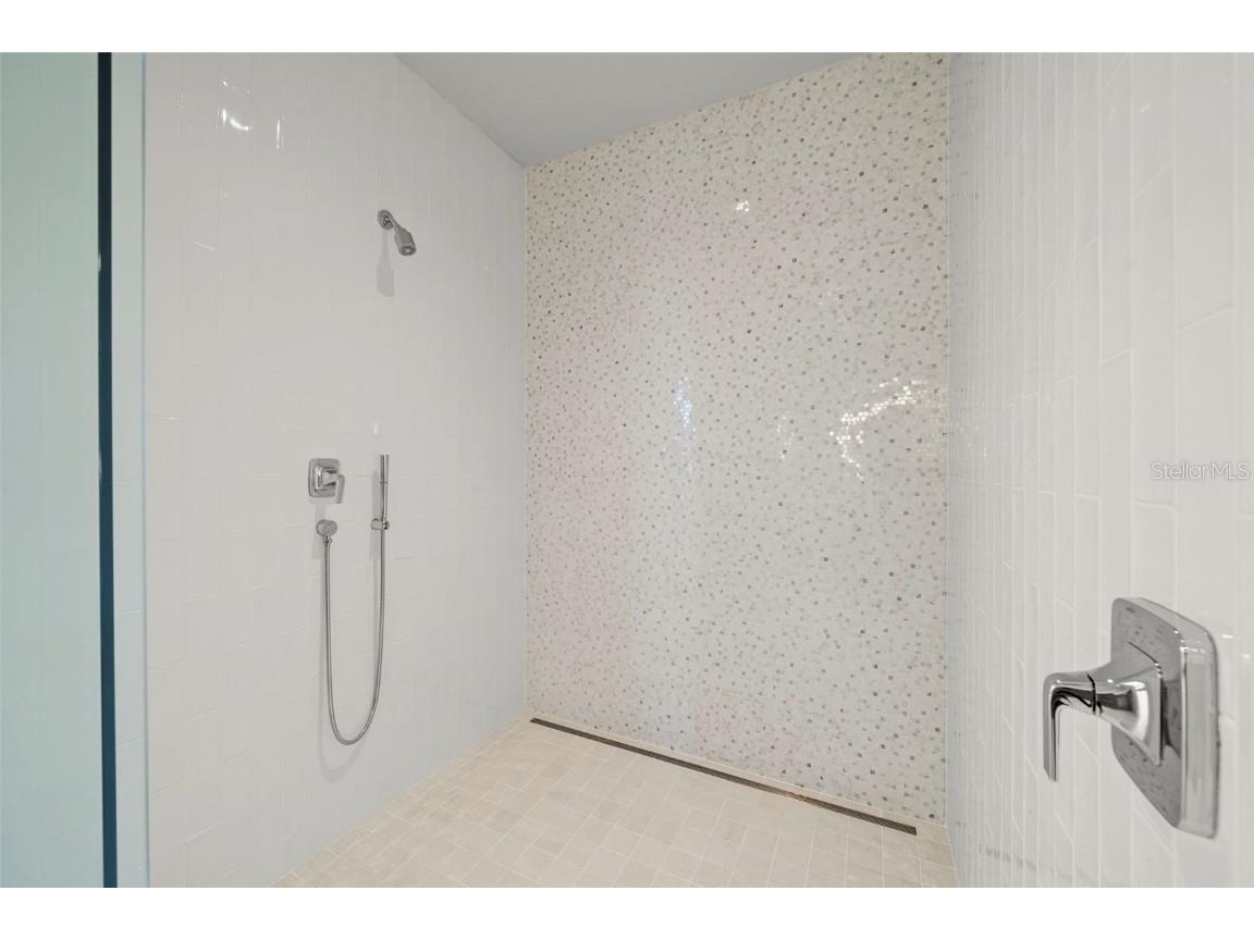 1561 Gulf Of Mexico Drive #403 Longboat Key FL 34228 - GULF OF MEXICO SARASOTA BAY A4627926 image33