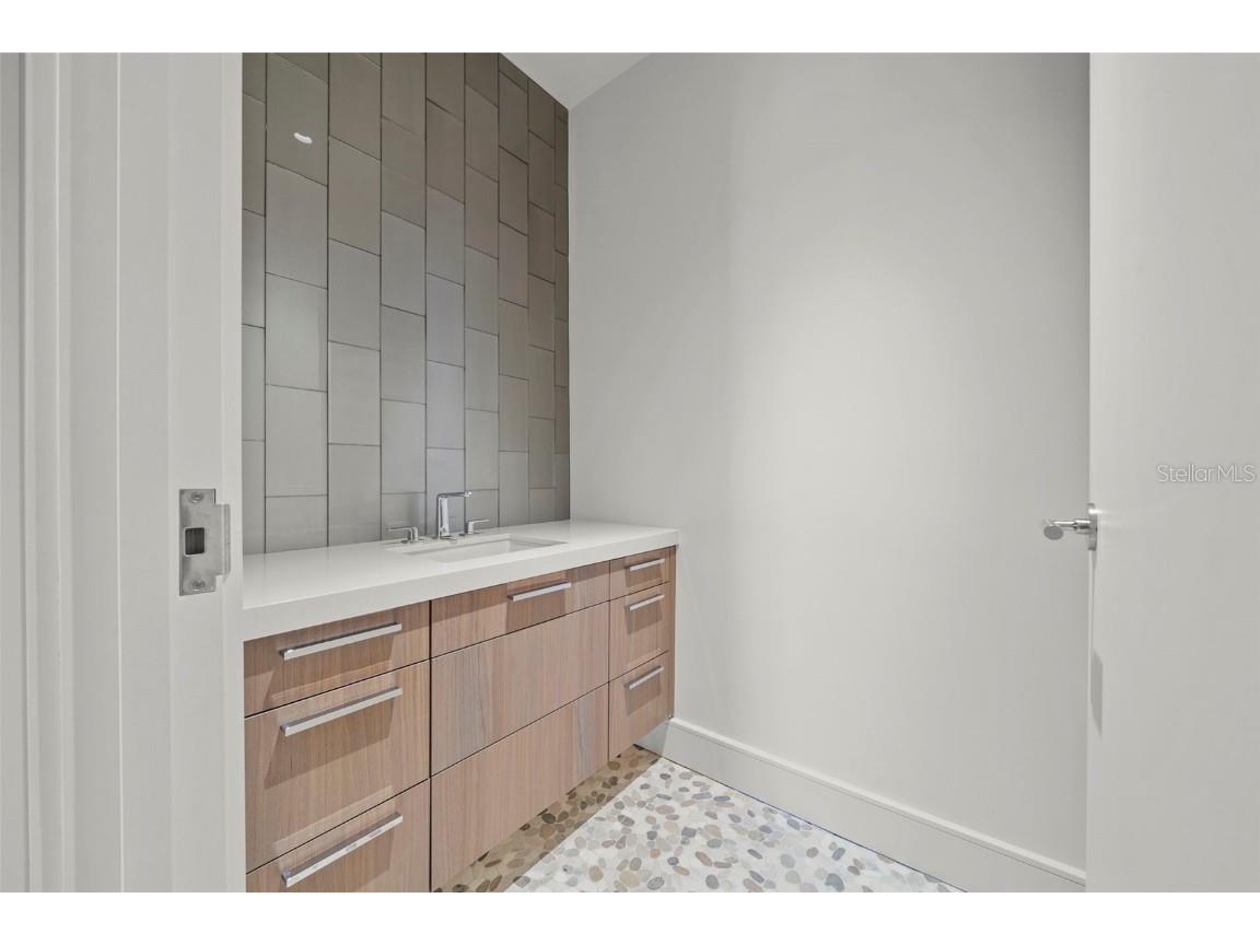 1561 Gulf Of Mexico Drive #403 Longboat Key FL 34228 - GULF OF MEXICO SARASOTA BAY A4627926 image35