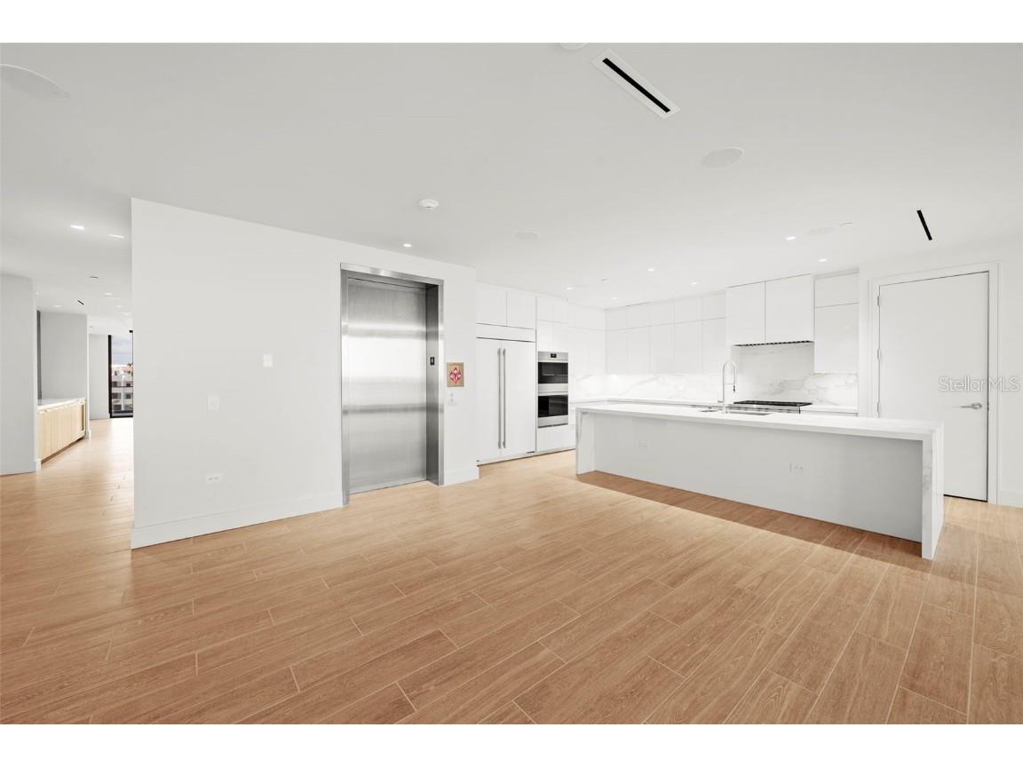 1561 Gulf Of Mexico Drive #403 Longboat Key FL 34228 - GULF OF MEXICO SARASOTA BAY A4627926 image4