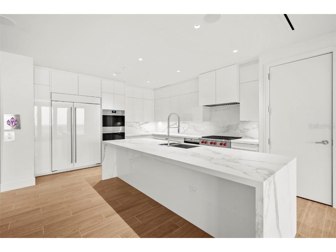 1561 Gulf Of Mexico Drive #403 Longboat Key FL 34228 - GULF OF MEXICO SARASOTA BAY A4627926 image6