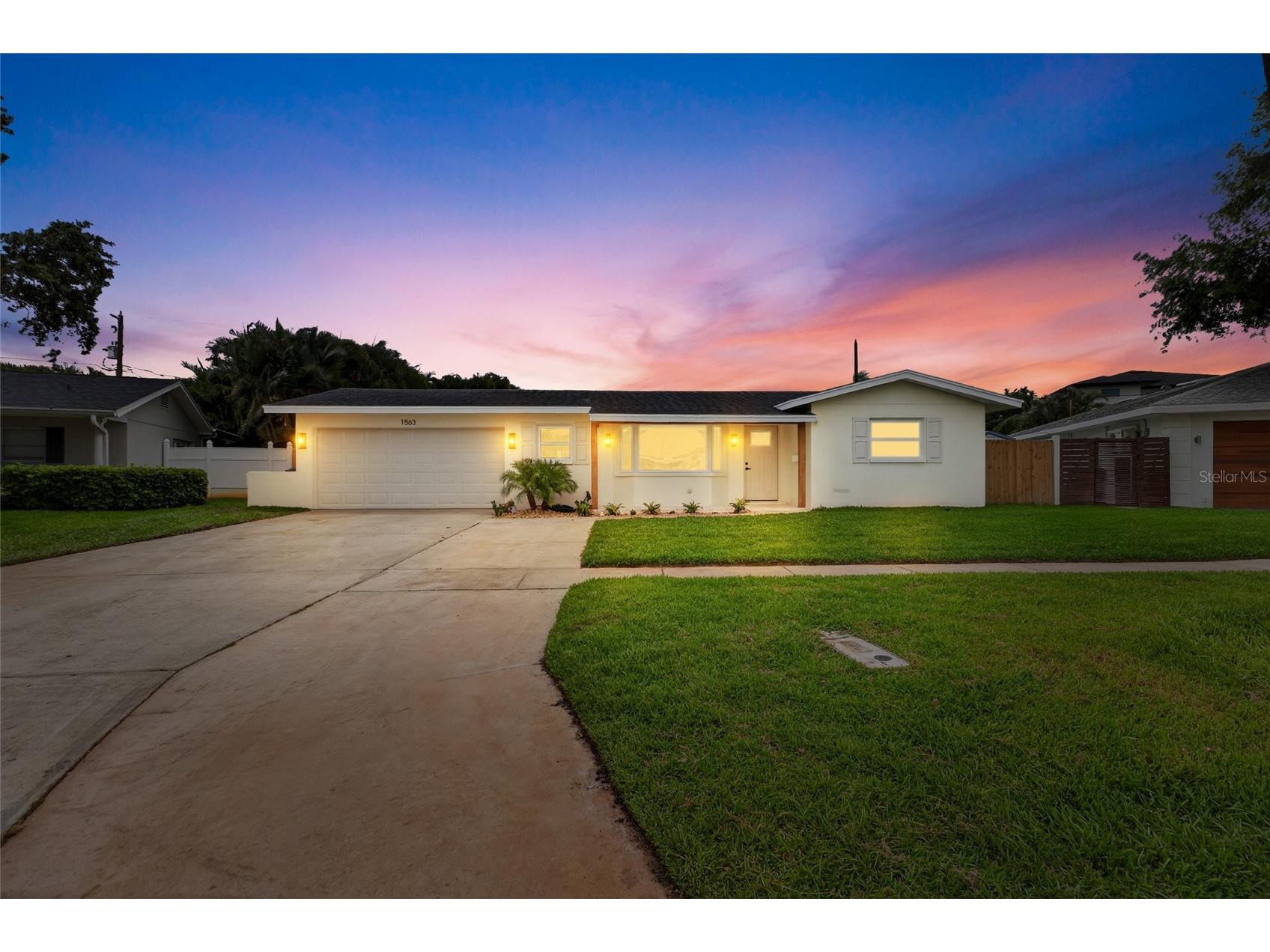 1563 Eden Isle Boulevard NE Saint Petersburg FL 33704 TB8514260 image1