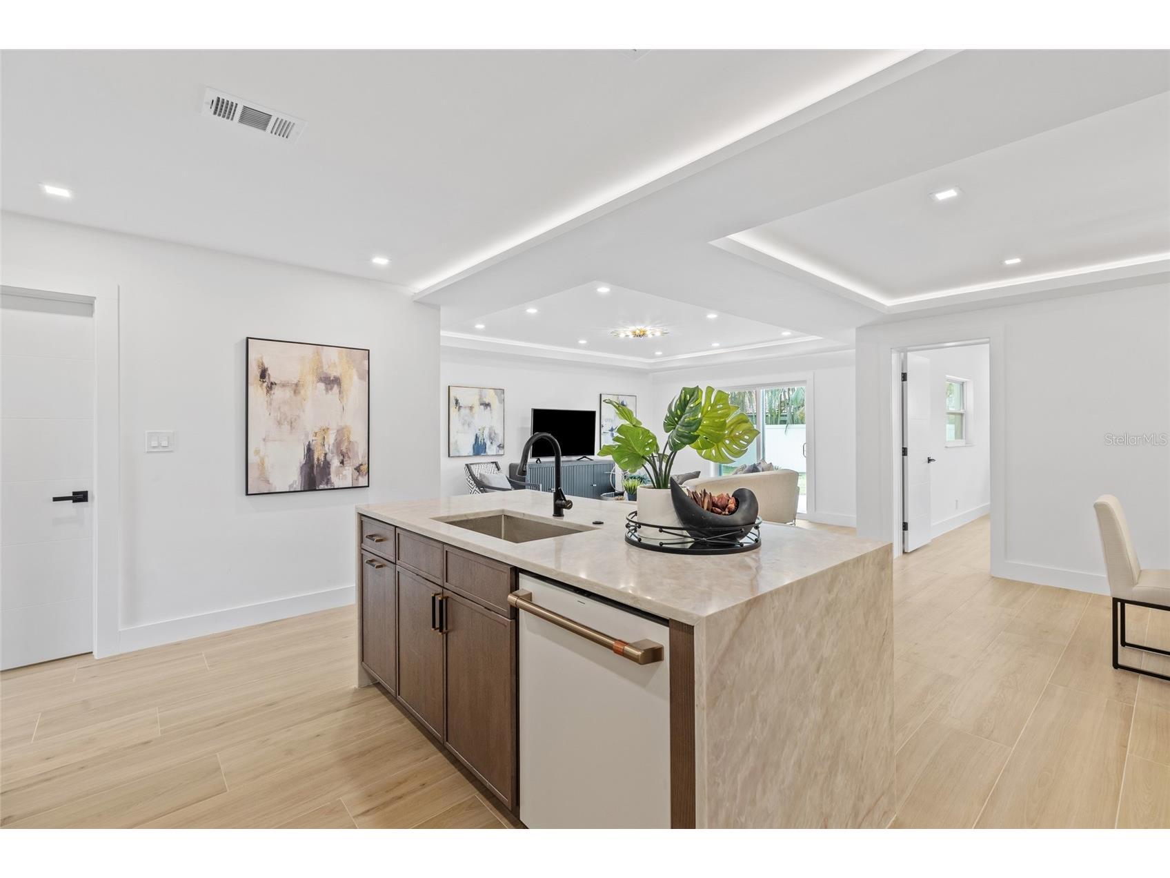 1563 Eden Isle Boulevard NE Saint Petersburg FL 33704 TB8514260 image17