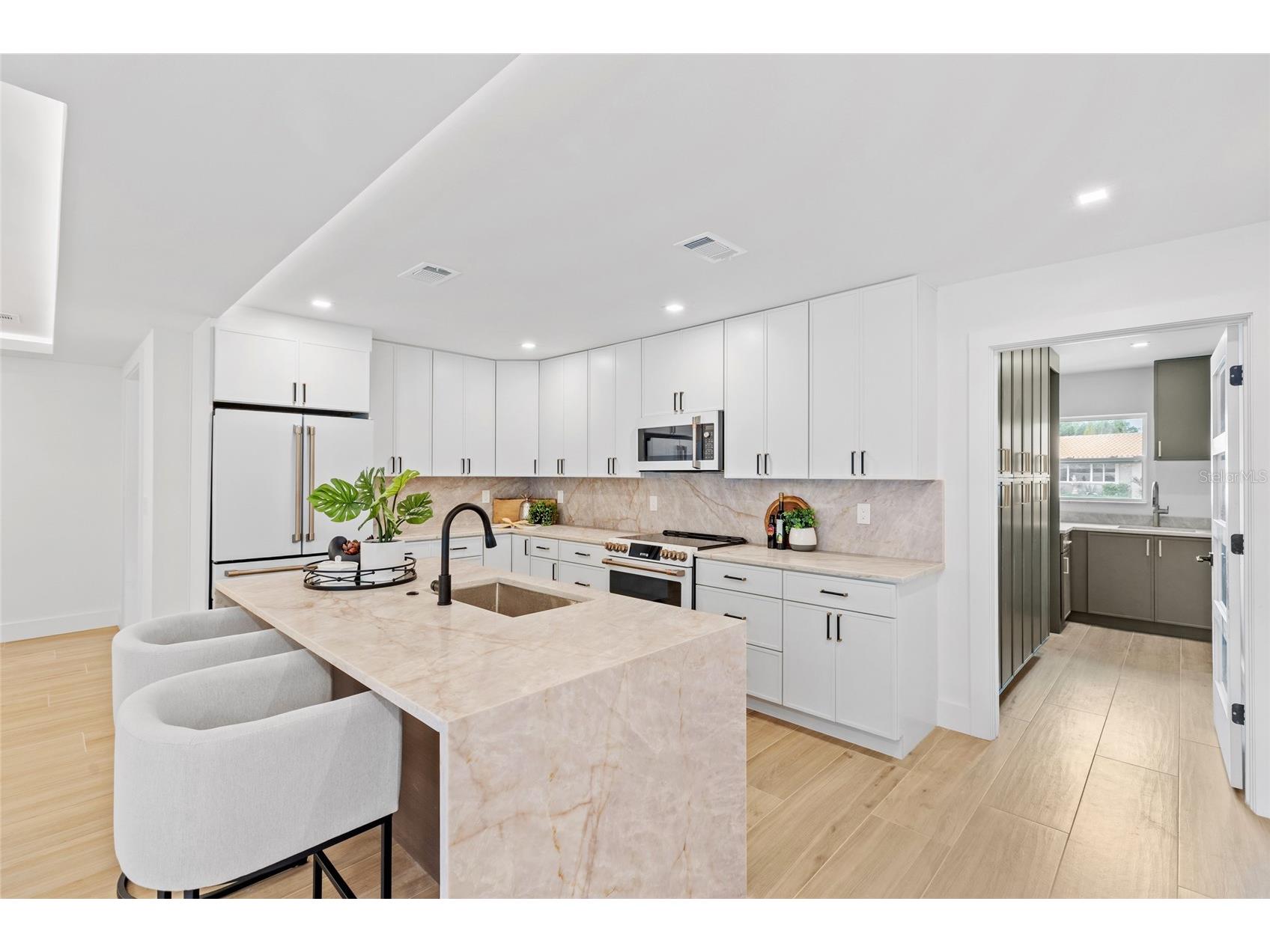 1563 Eden Isle Boulevard NE Saint Petersburg FL 33704 TB8514260 image19