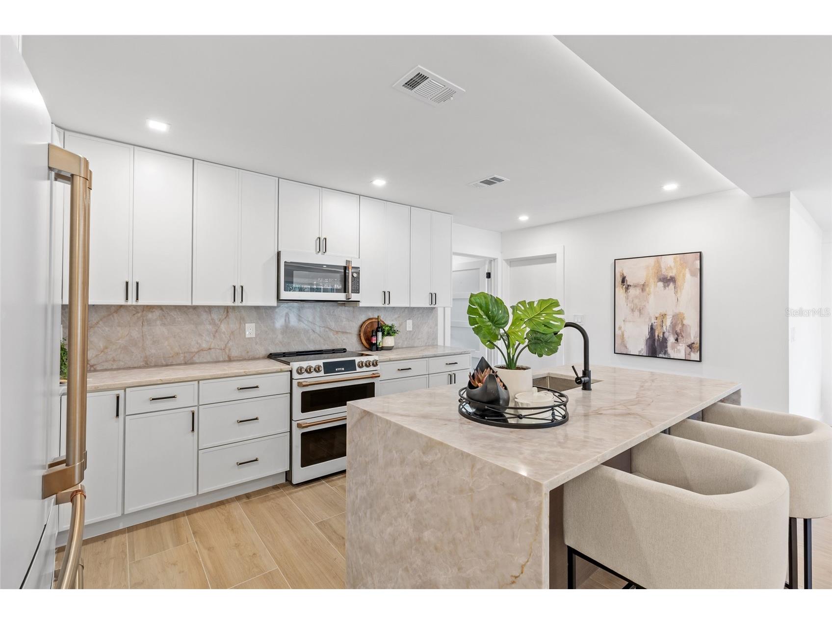 1563 Eden Isle Boulevard NE Saint Petersburg FL 33704 TB8514260 image3