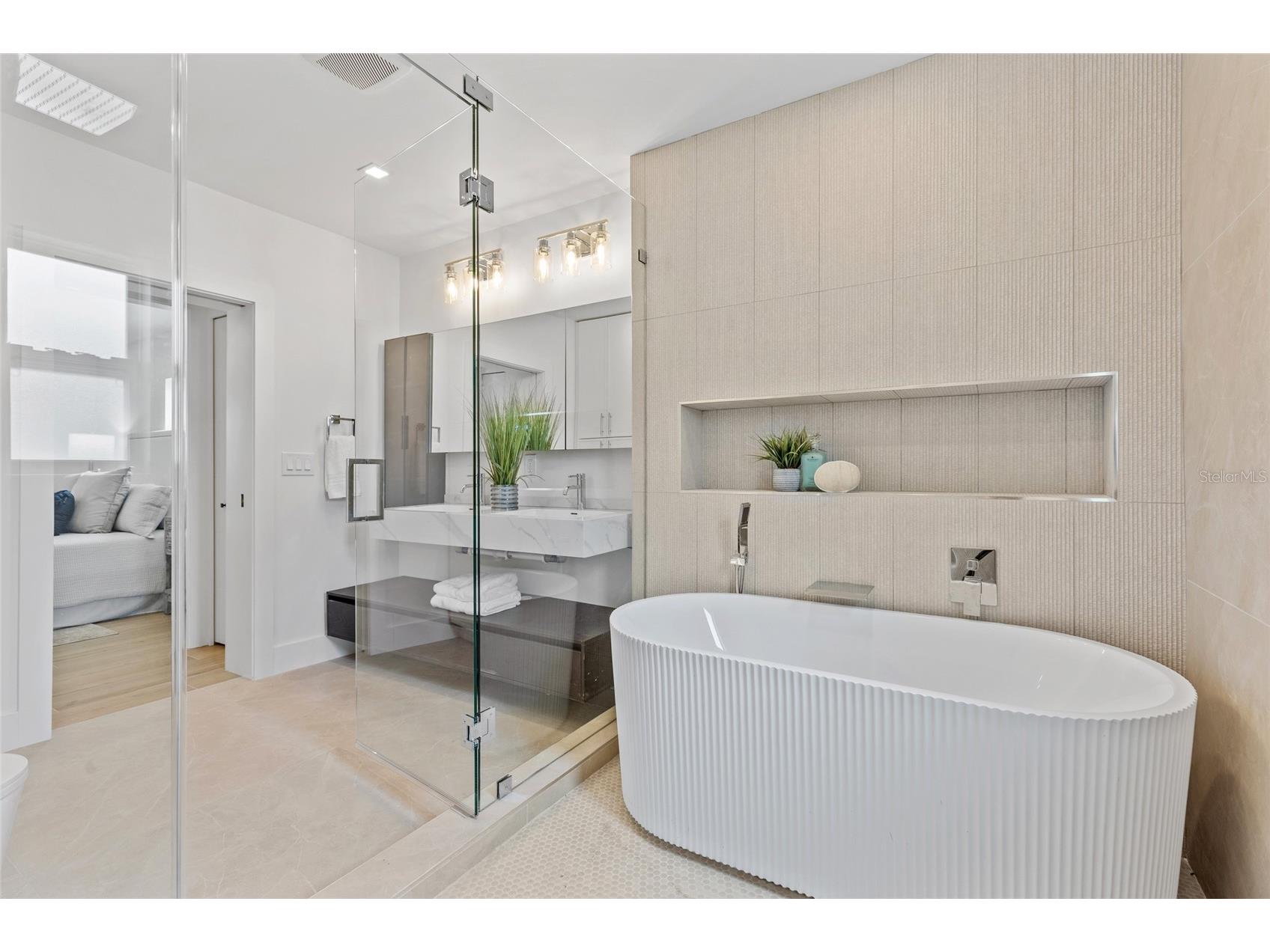 1563 Eden Isle Boulevard NE Saint Petersburg FL 33704 TB8514260 image31