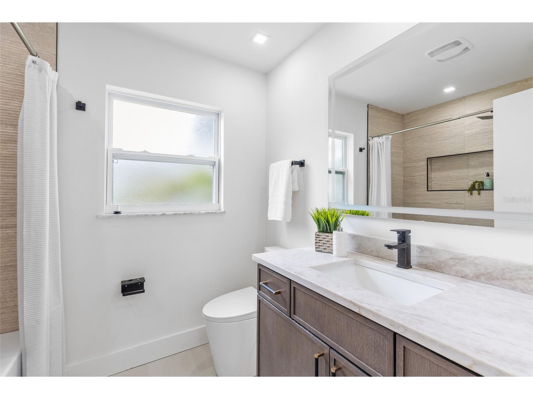 1563 Eden Isle Boulevard NE Saint Petersburg FL 33704 TB8514260 image34