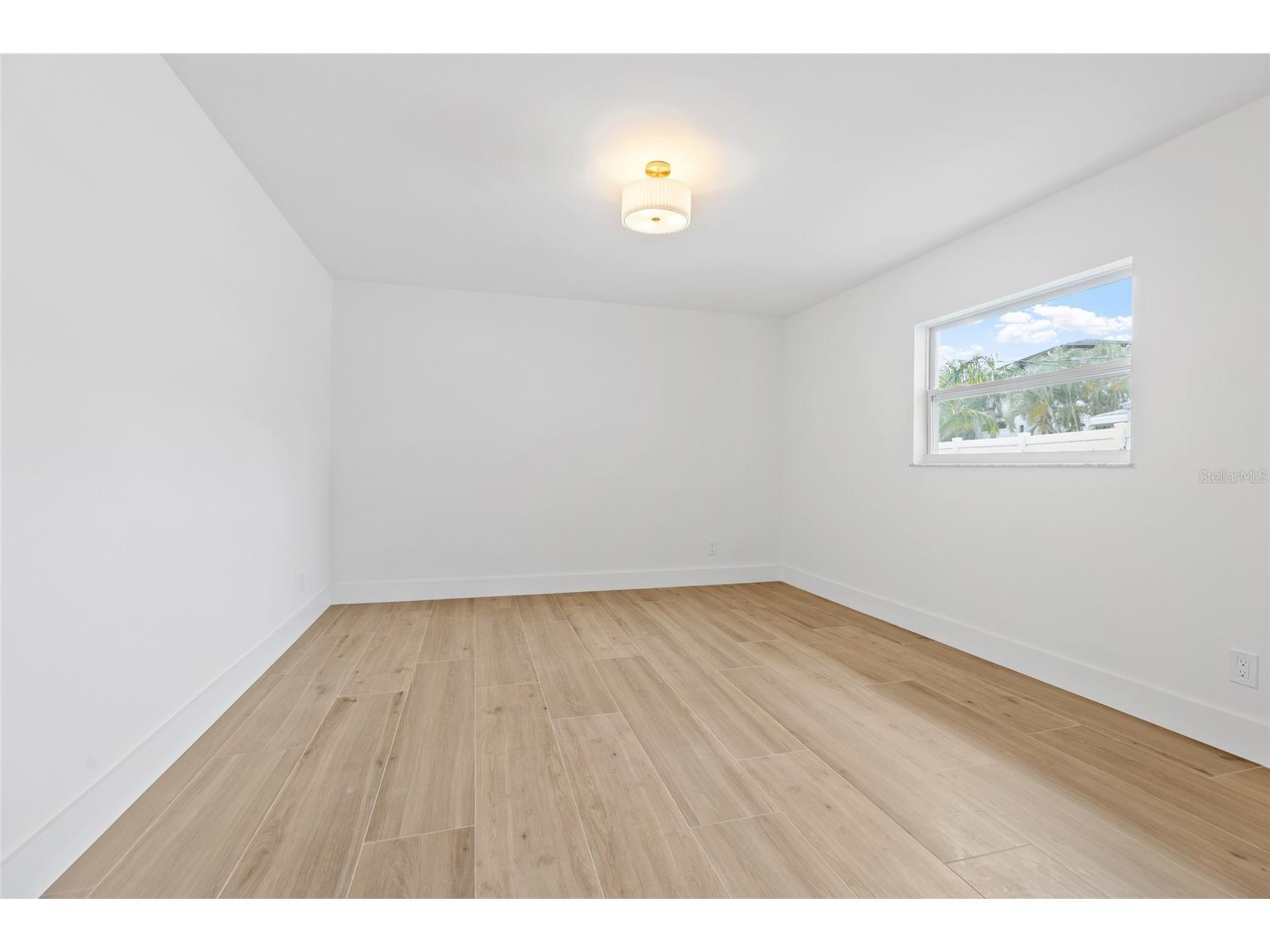1563 Eden Isle Boulevard NE Saint Petersburg FL 33704 TB8514260 image35