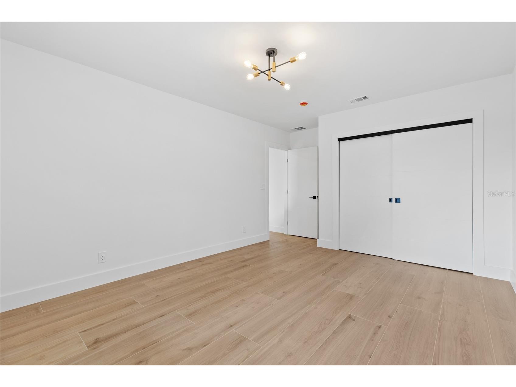 1563 Eden Isle Boulevard NE Saint Petersburg FL 33704 TB8514260 image37