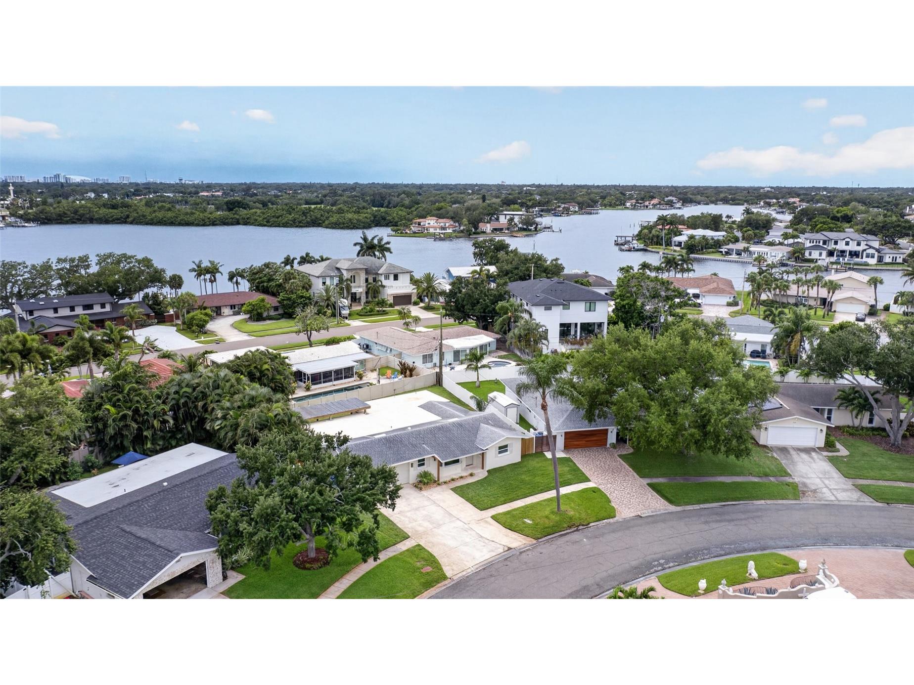 1563 Eden Isle Boulevard NE Saint Petersburg FL 33704 TB8514260 image45