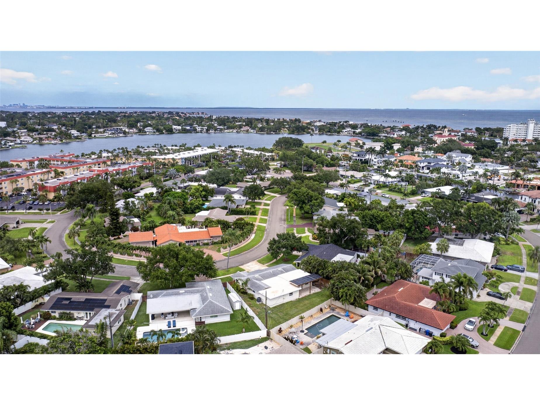 1563 Eden Isle Boulevard NE Saint Petersburg FL 33704 TB8514260 image46