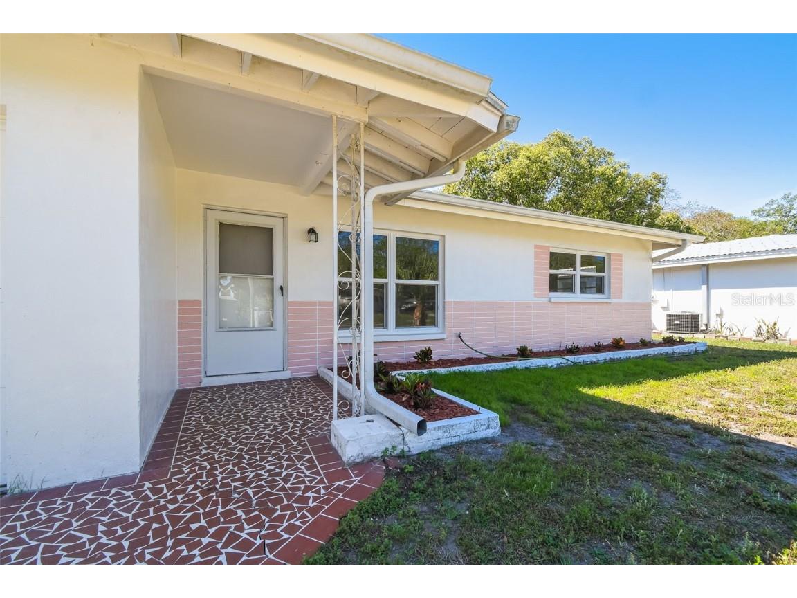 1565 Cambridge Drive Clearwater FL 33756 U8235625 image1