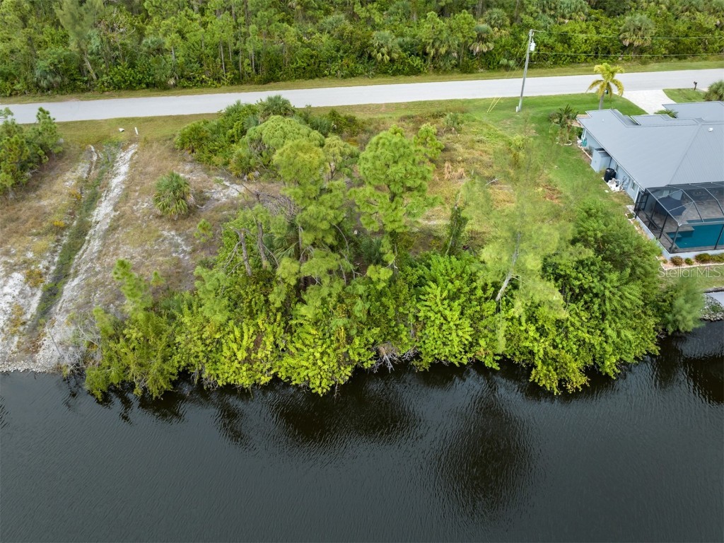 15664 Aldama Circle Port Charlotte FL 33981 - HENNIPEN WATERWAY A4589773 image1