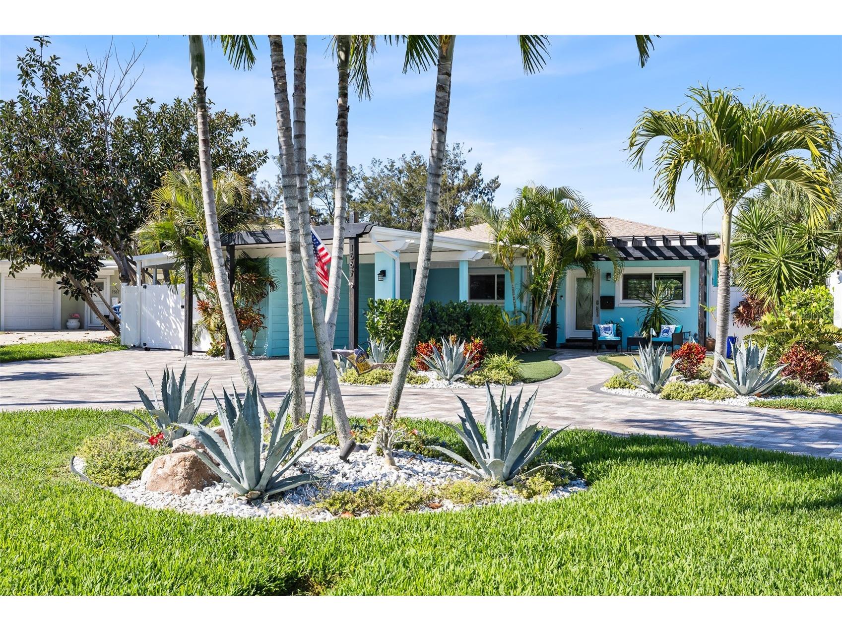 1567 Delaware Avenue NE Saint Petersburg FL 33703 - BUTTERFLY LAKE TB8489594 image2