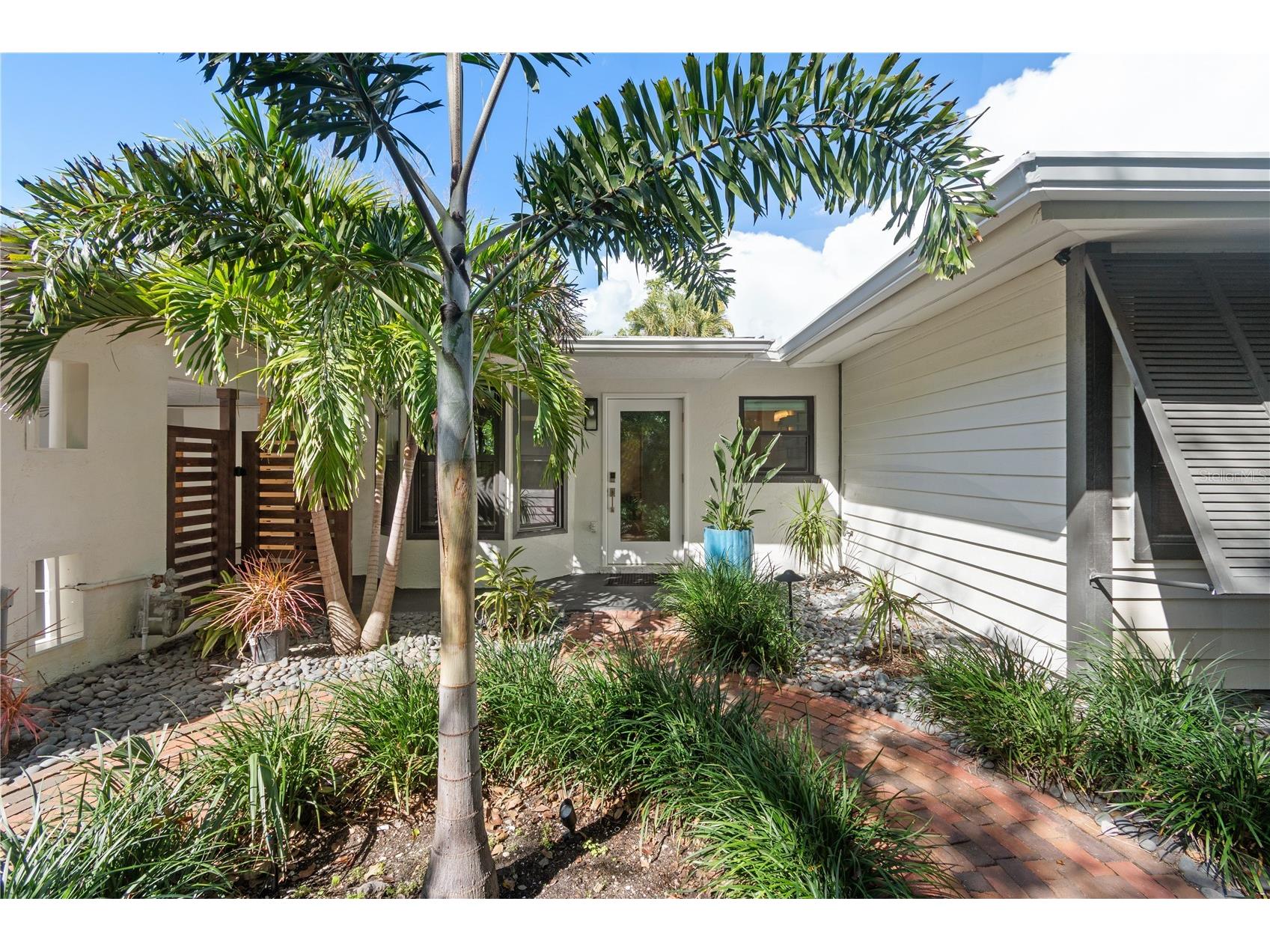 157 Garden Lane Sarasota FL 34242 A4685180 image2