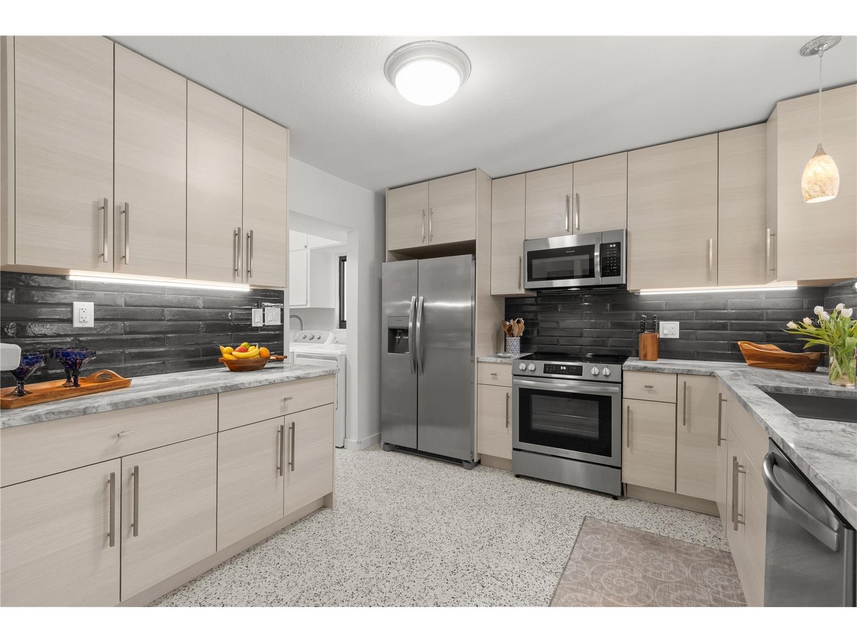 157 Garden Lane Sarasota FL 34242 A4685180 image22