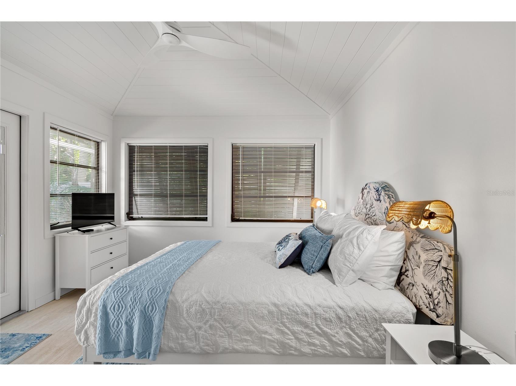 157 Garden Lane Sarasota FL 34242 A4685180 image37