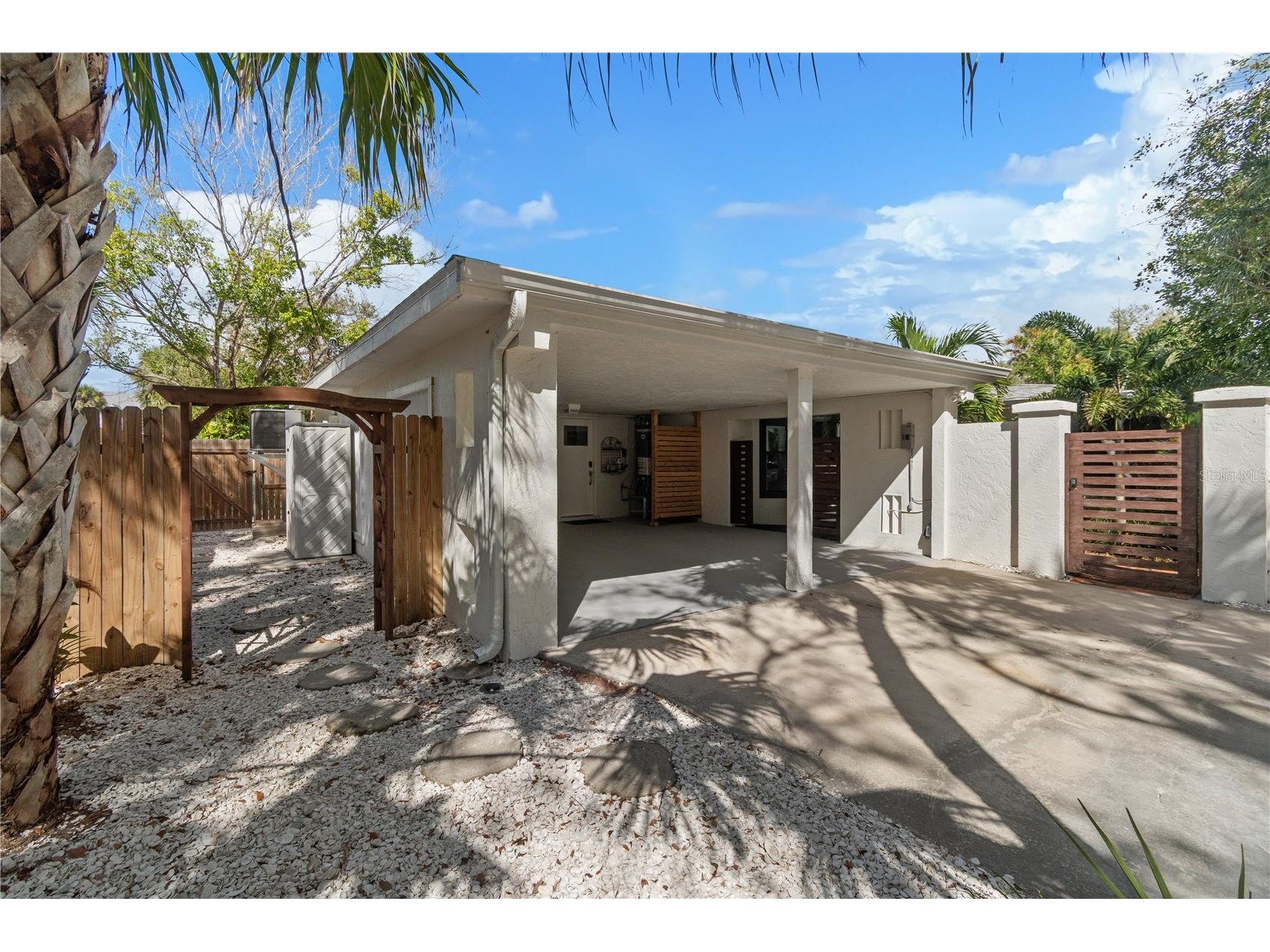 157 Garden Lane Sarasota FL 34242 A4685180 image7