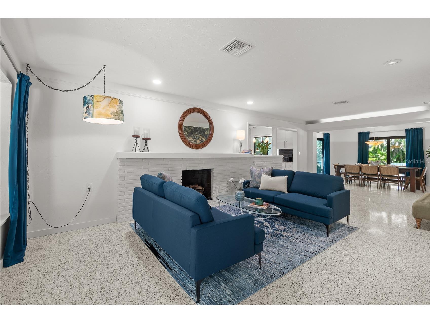 157 Garden Lane Sarasota FL 34242 A4685180 image8