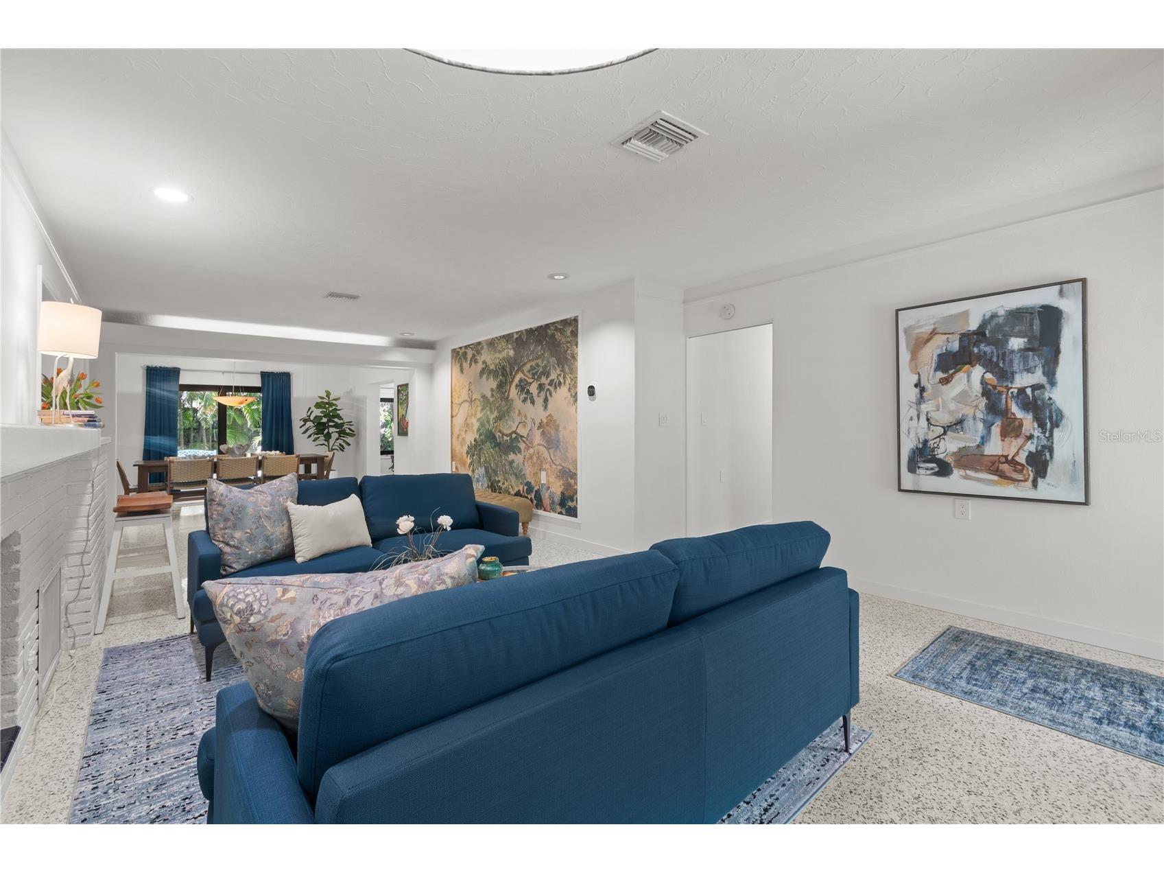 157 Garden Lane Sarasota FL 34242 A4685180 image9