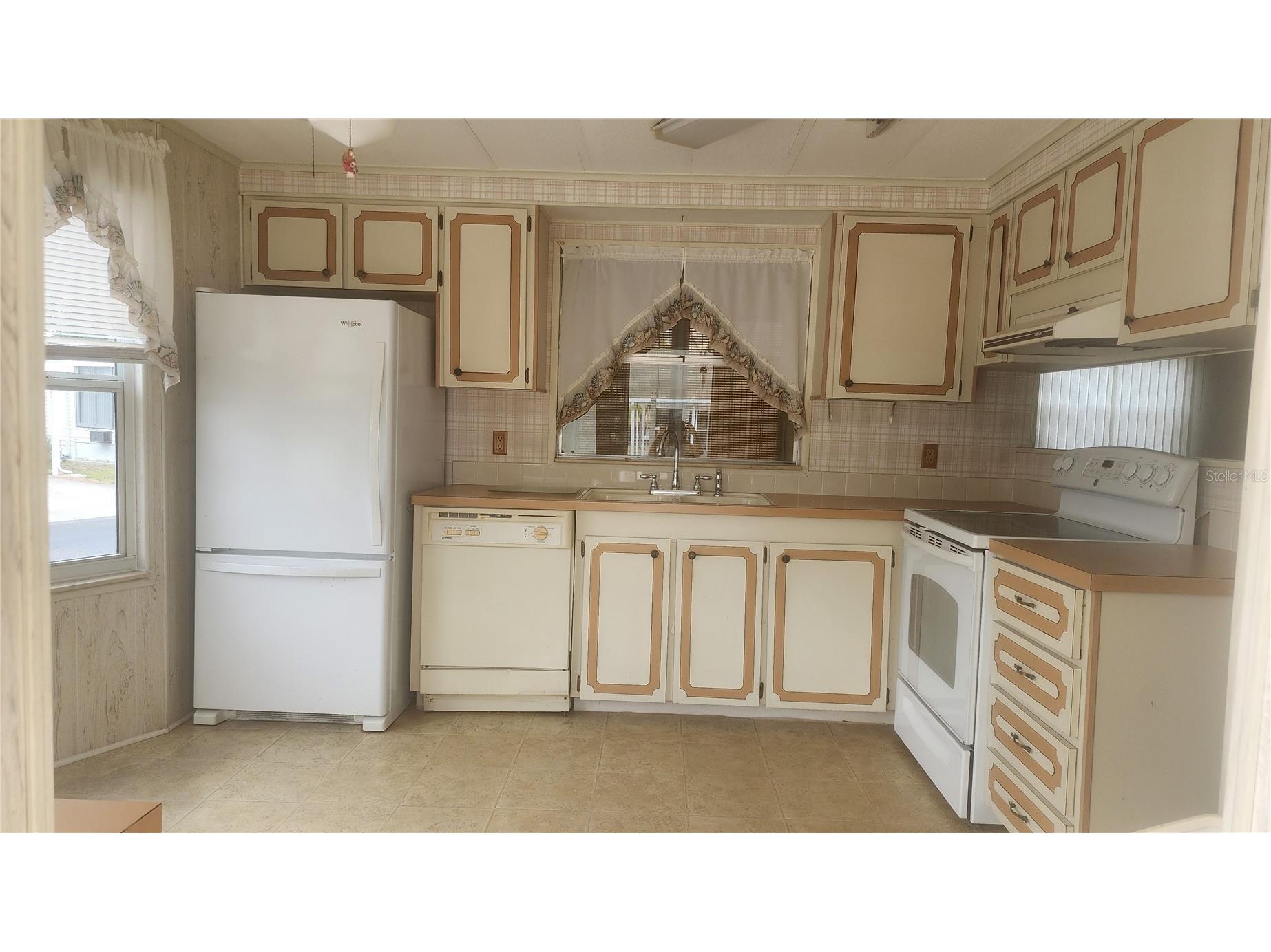 157 N Fiji Circle Englewood FL 34223 A4688132 image24