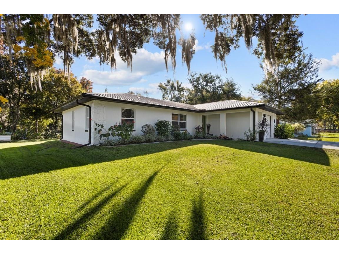 157 Palm Street Inglis FL 34449 - CANAL TO WITHLACOOCHEE RIVER W7880847 image1