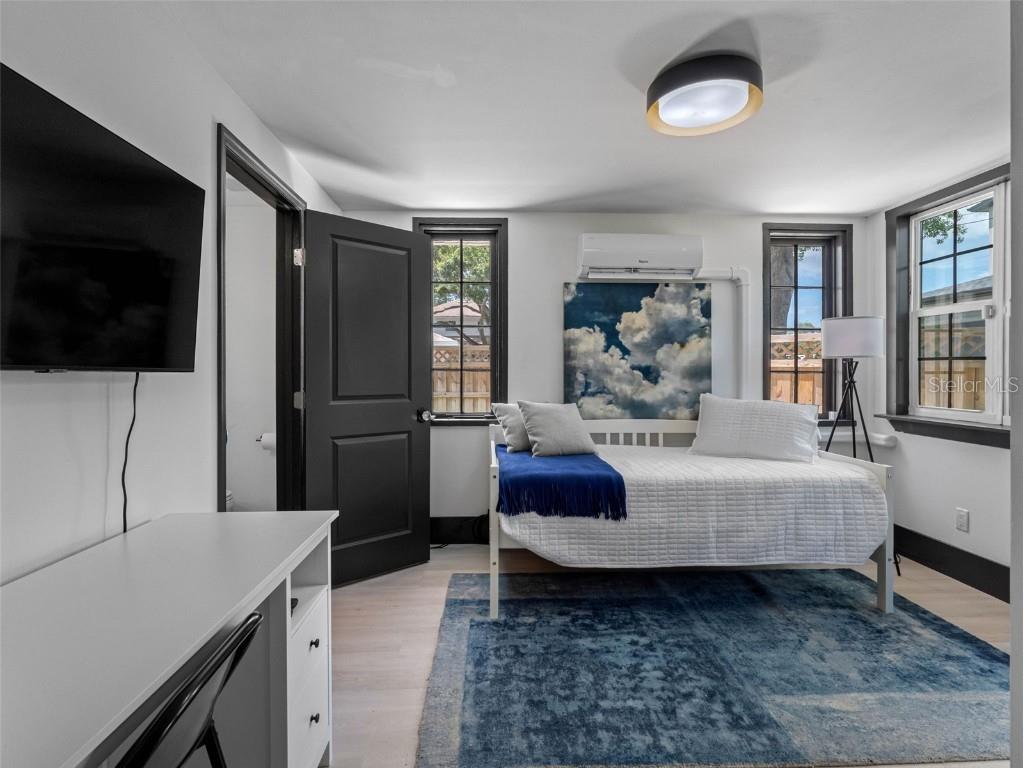 1570 48th Avenue N Saint Petersburg FL 33703 TB8405655 image33