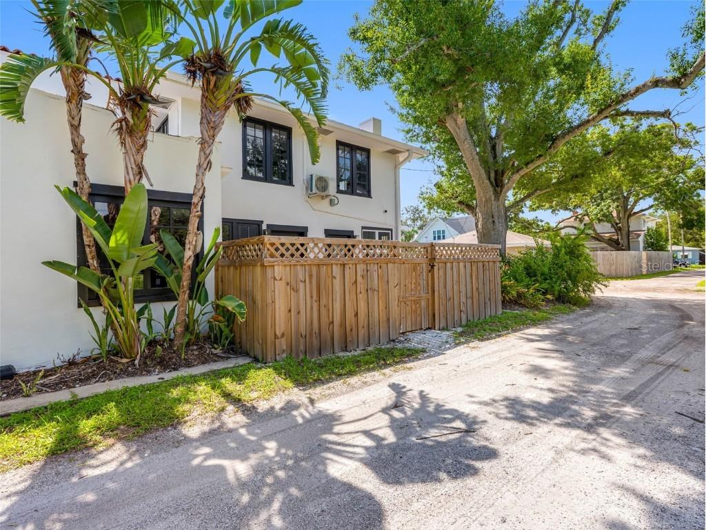 1570 48th Avenue N Saint Petersburg FL 33703 TB8405655 image58