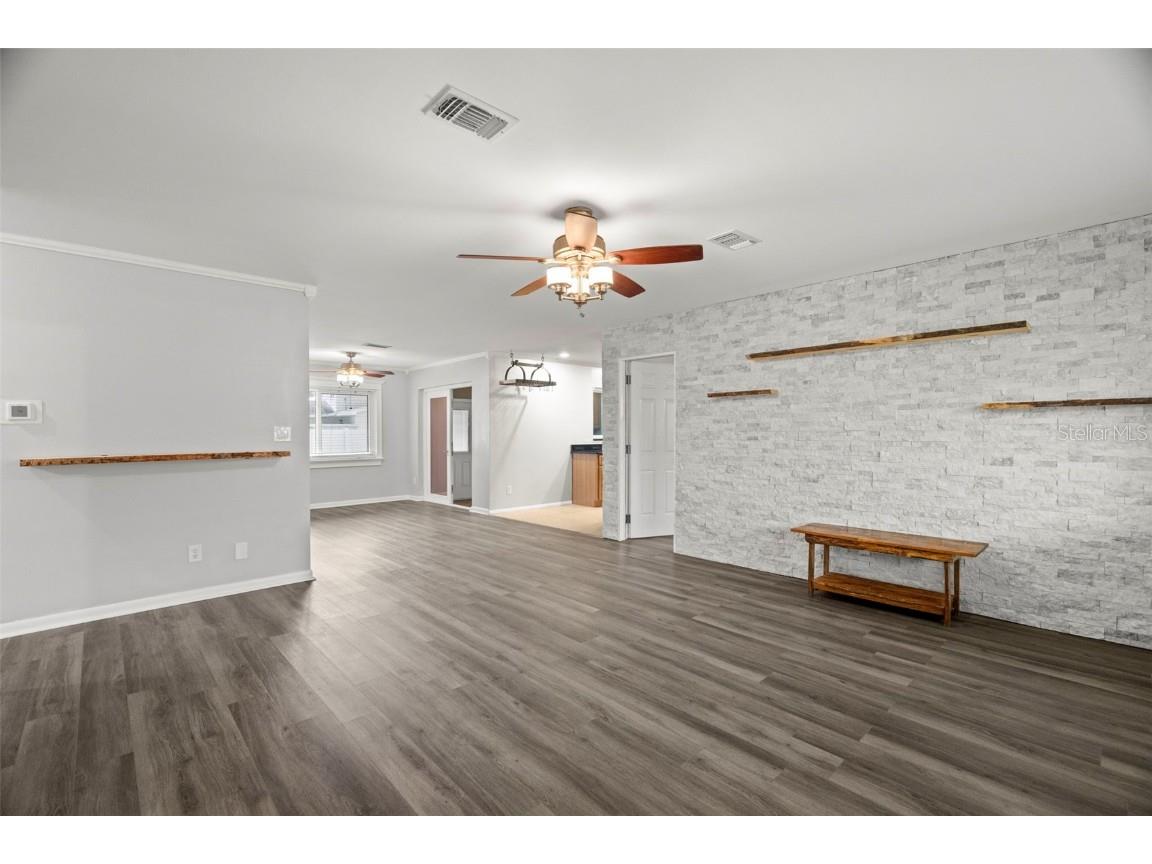 1570 83rd Avenue N Saint Petersburg FL 33702 TB8408855 image4