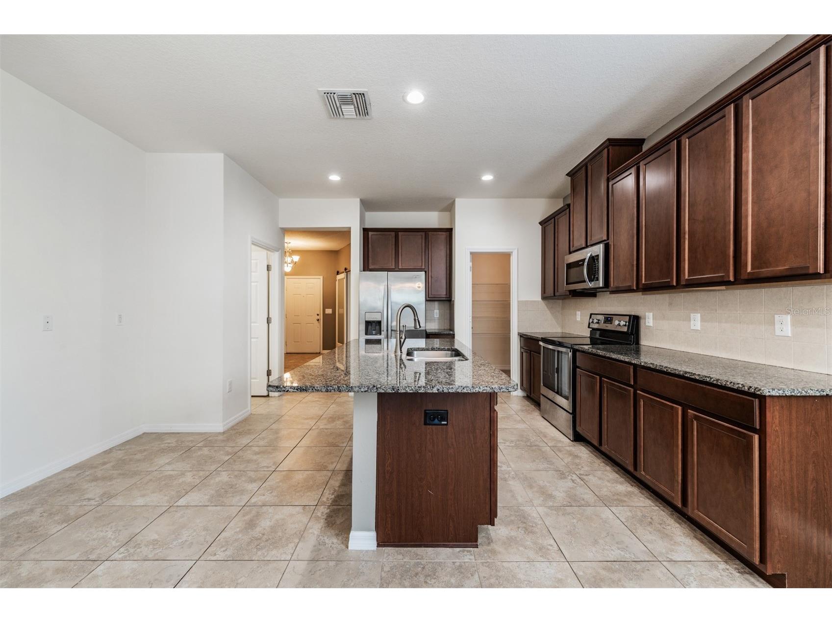 1570 Fox Grape Loop Lutz FL 33558 TB8445287 image4