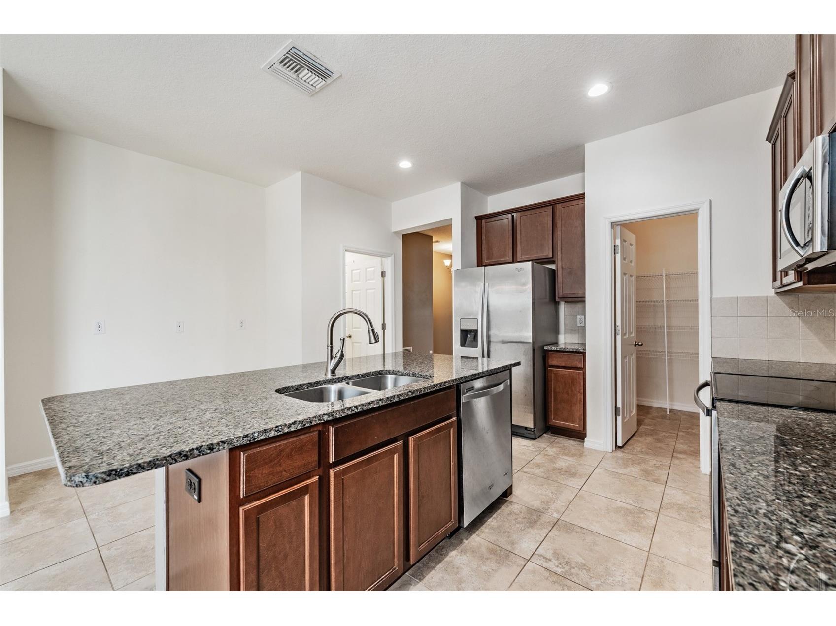 1570 Fox Grape Loop Lutz FL 33558 TB8445287 image5