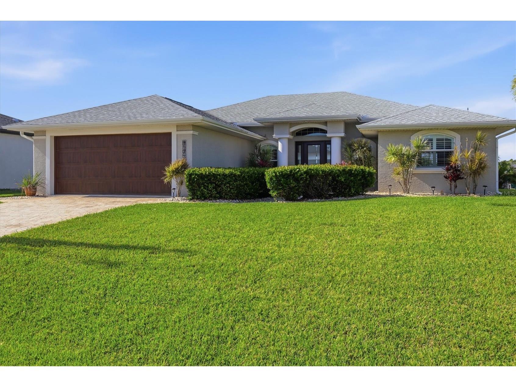 15738 Applewhite Circle Port Charlotte FL 33981 - STUART WATERWAY D6147500 image1