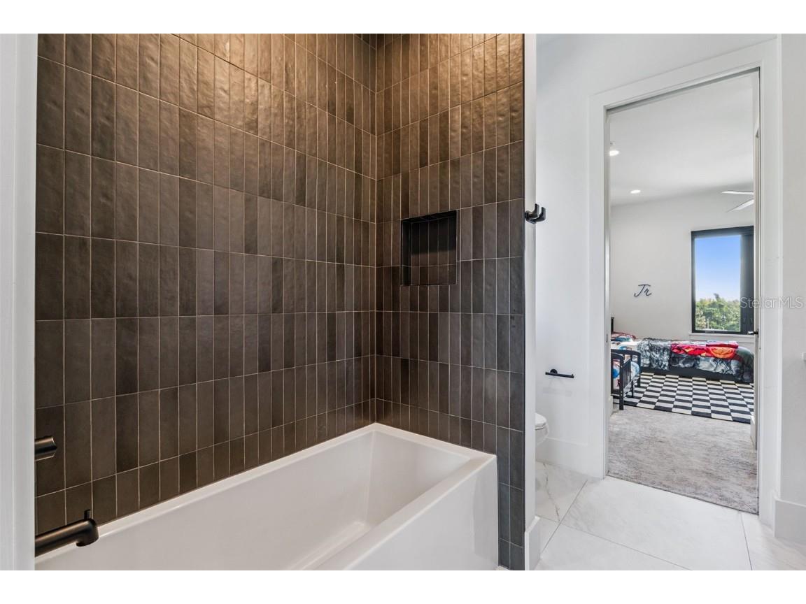 15746 Pendio Dr Montverde FL 34756 - LAKE SIENA O6354264 image34