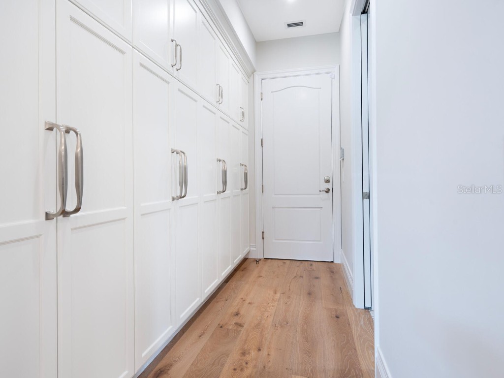 1575 Eastbrook Drive Sarasota FL 34231 - SPRING FED LAKE A4643636 image16